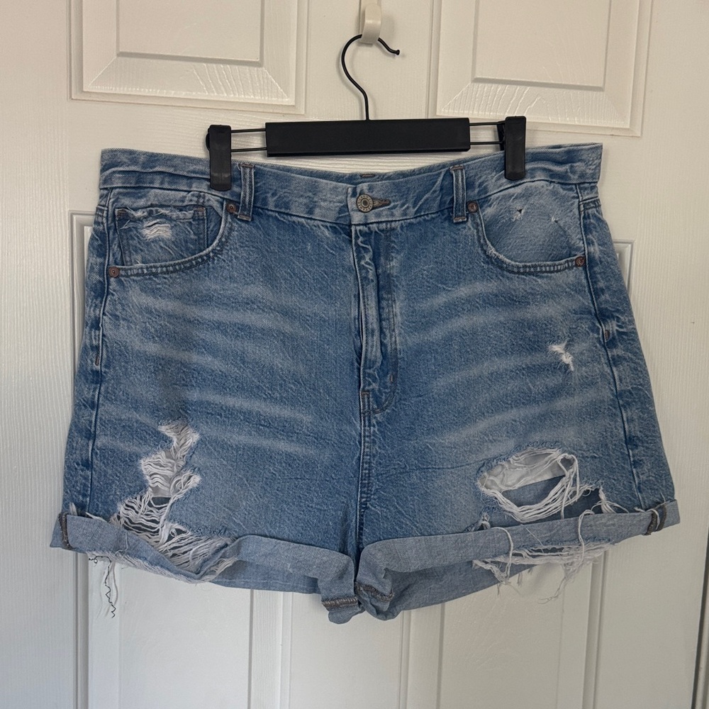 American Eagle Outfitters Curvy Mom Short | Distressed Jean Shorts